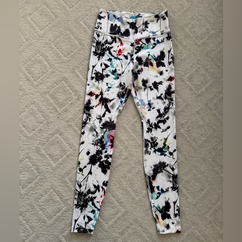 Nike/ DryFit/ Women Activewear/ Multicolor Abstract Cropped Leggings/ S